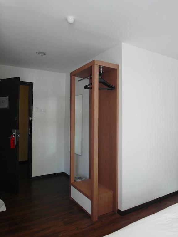 Nagoya Inn Hotel Куах Номер фото